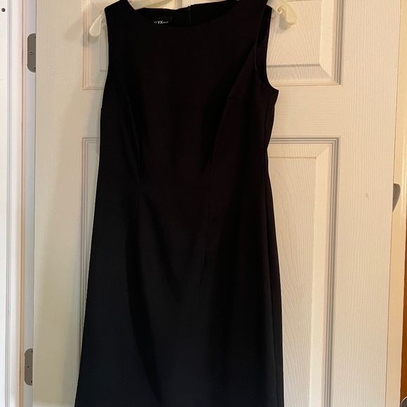 Dresses & Skirts - Black Pencil Dress